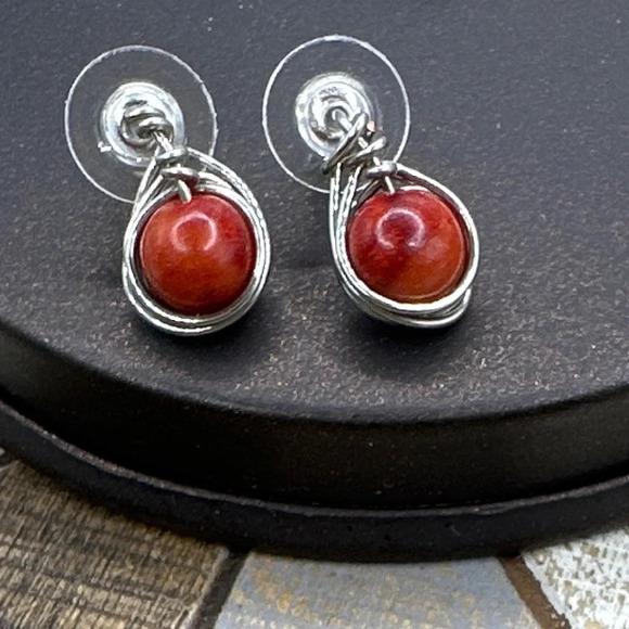 Red Jade dainty spheres stud earrings/good luck for Virgo healing crystal - Picture 1 of 5